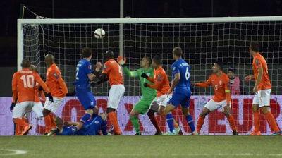 Foot Euro 2016 Qualifications Les Pays Bas Coulent En Islande L Italie Sans Briller La Voix Du Nord