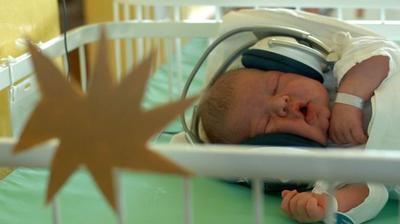 Un bébé sur dix s'endort avec un casque : ces enfants risquent d
