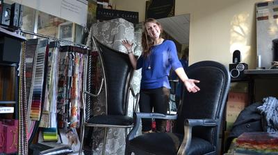 A Monchy Cayeux Julie Broquet A Quitte Les Etudes D Histoire Geo Pour Devenir Tapissier Garnisseur De Sieges La Voix Du Nord