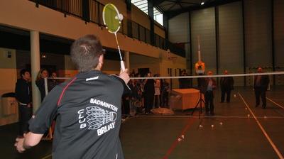 À Proville, un robot lanceur de volants au club de badminton, pour des  entraînements plus performants - La Voix du Nord