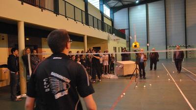 À Proville, un robot lanceur de volants au club de badminton, pour des  entraînements plus performants - La Voix du Nord
