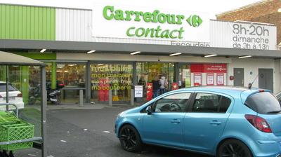 Escaudain Le Gerant Du Carrefour Contact Braque Sur La Route De Denain La Voix Du Nord