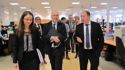 Bijlage blad Door À Lens, Vendin et Noyelles, Arvato Services France et ses 1700 employés au bout du fil depuis 1996 - La Voix du Nord Bijlage blad Door À Lens, Vendin et Noyelles, Arvato Services France et ses 1700 employés au bout du fil depuis 1996 - La Voix du Nord