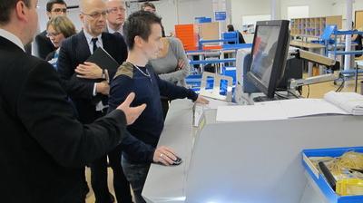 Bijlage blad Door À Lens, Vendin et Noyelles, Arvato Services France et ses 1700 employés au bout du fil depuis 1996 - La Voix du Nord Bijlage blad Door À Lens, Vendin et Noyelles, Arvato Services France et ses 1700 employés au bout du fil depuis 1996 - La Voix du Nord