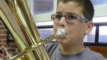 vidéo d'élève} Corentin nous présente son instrument : Le saxophone !