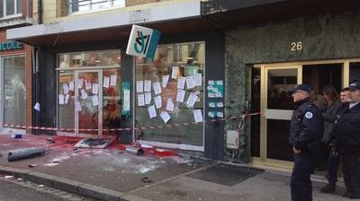 Boulogne: deux façades du Crédit Agricole saccagées par ...